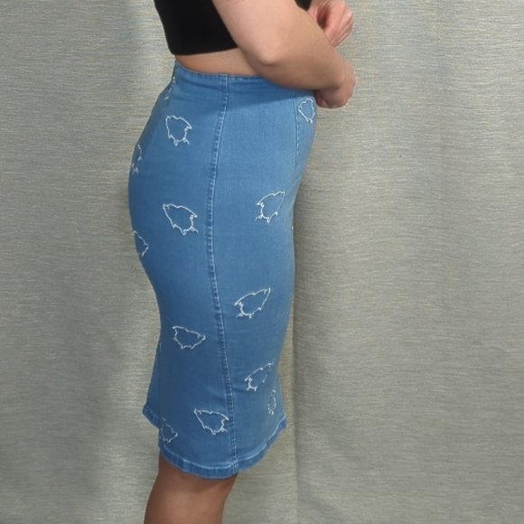 Denim Skirt with flying pig embroidery - Picture 2 of 8